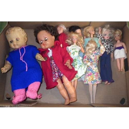 364 - A group of misc dolls