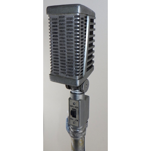 136 - A Calrad DM-16 microphone on stand