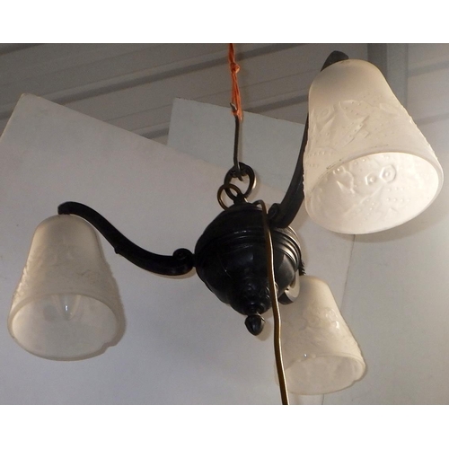 138 - A French hanging ceiling light, shades af 25cm drop