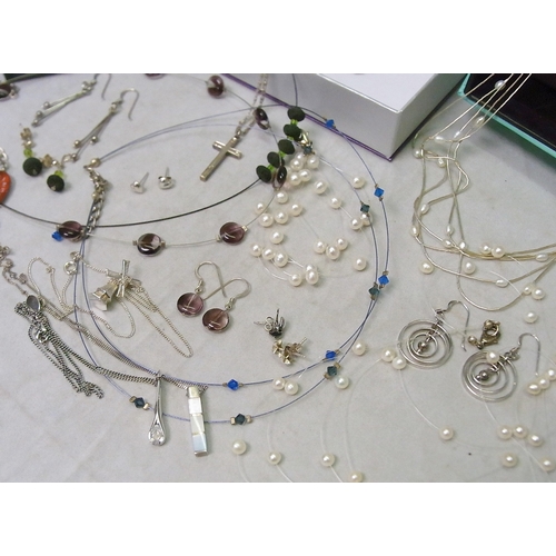 66 - A collection of jewellery incl silver and white metal pieces.