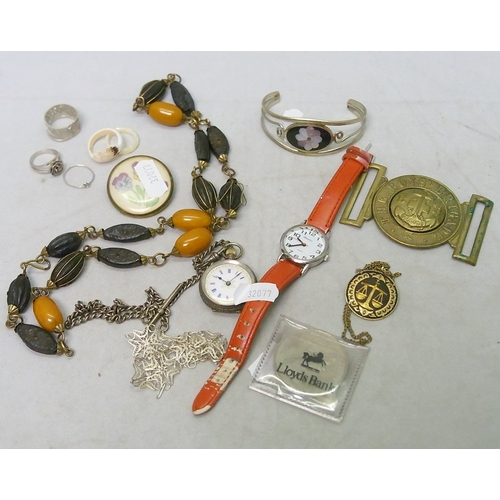 98 - A ladies fob watch comprising a pin-set movement in a silver case, the whole on a silver chain, 32mm... 
