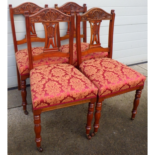 705 - An Edwardian oak wind out dining table with one leaf on reeded legs, together with a set of four Edw... 