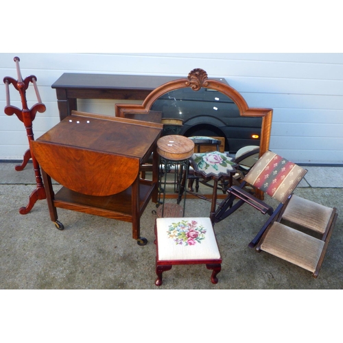 713 - A modern side table, overmantel mirror, towel rail, footstools etc (9)