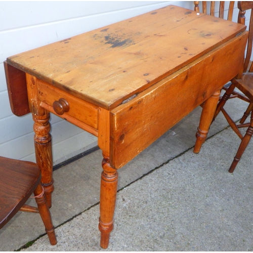 741 - A pine drop leaf table together with four Victorian kitchen chairs (5)