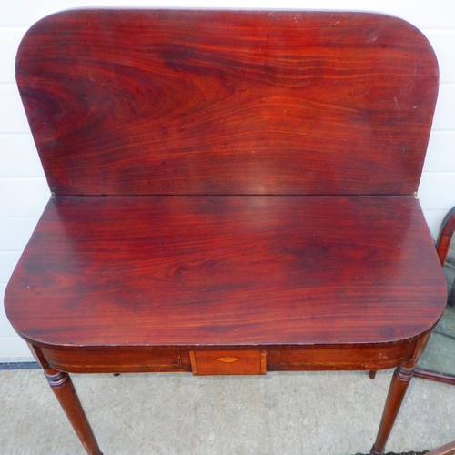 748 - A 19th cen mahogany tea table, two chairs and a mahogany framed mirror (4)