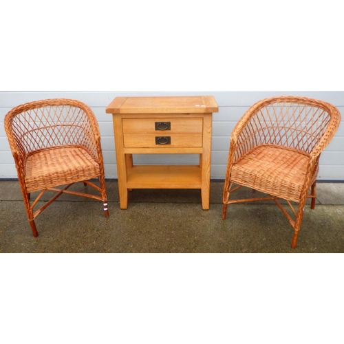 750 - A modern oak side table with single drawer together with two wicker chairs (3)