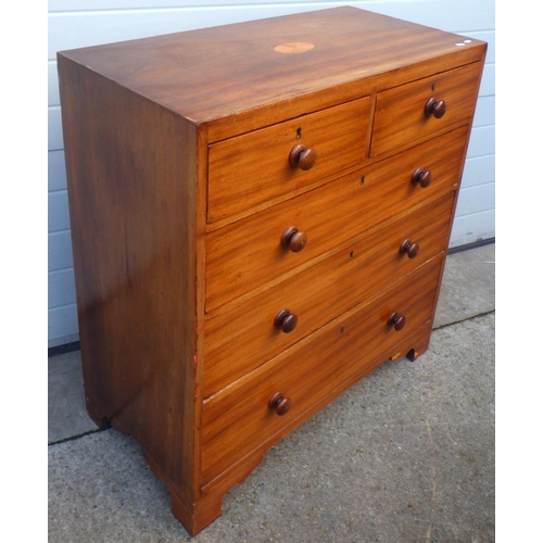 755 - A mahogany chest of drawers, veneer damage, 91cm wide