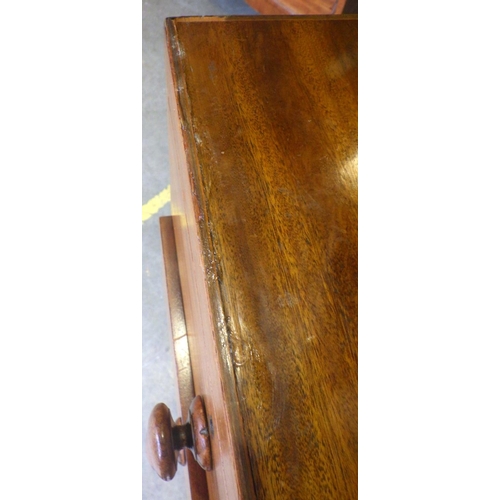 755 - A mahogany chest of drawers, veneer damage, 91cm wide