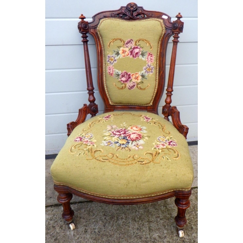 761 - A late Victorian walnut nursing chair