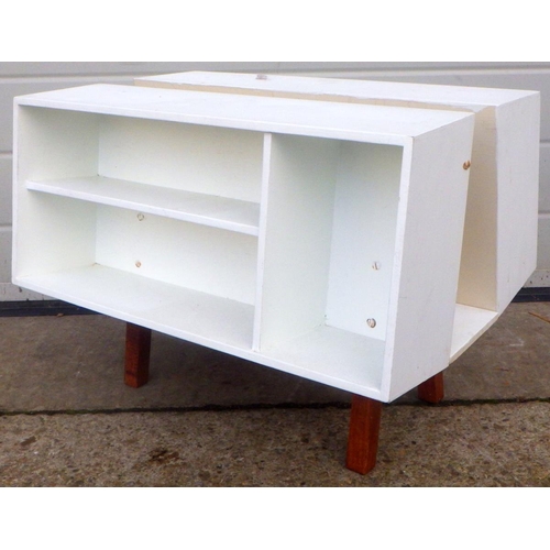 780 - A white painted Isokon Donkey mark two Penguin bookrack, by Ernest Race, with label, 54cm wide