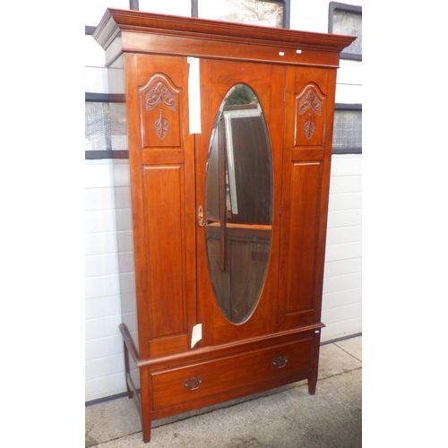 785 - A late Victorian walnut wardrobe, 118cm wide and dressing chest (2)