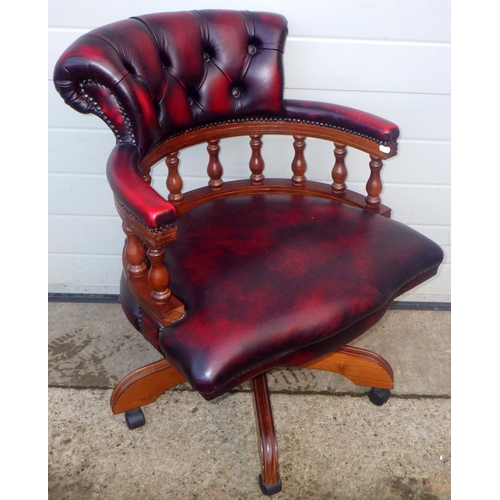 791 - A red leather office swivel chair