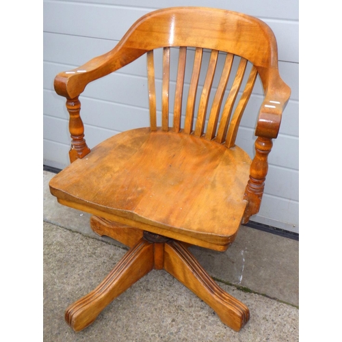 804 - An American hardwood office swivel chair, marked GM01