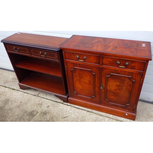 811 - A reproduction mahogany low cupboard together with a low bookcase (2)