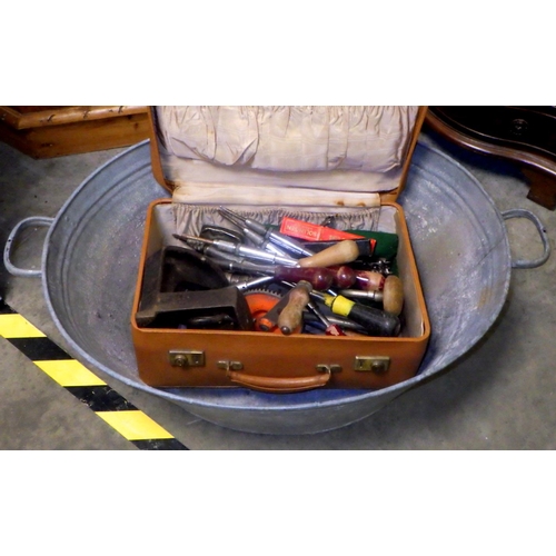 856 - A galvanized oval tub, cobblers last, screwdrivers etc