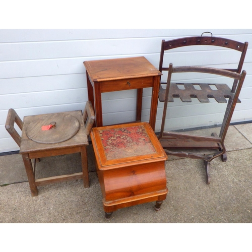 862 - A Victorian step commode, boot rack, firescreen, another commode and a side table (5)