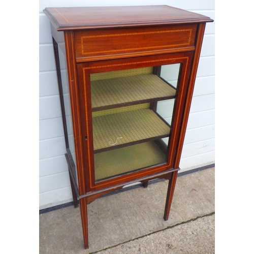 865 - An Edwardian mahogany and inlaid display cabinet, 54cm wide, missing gallery