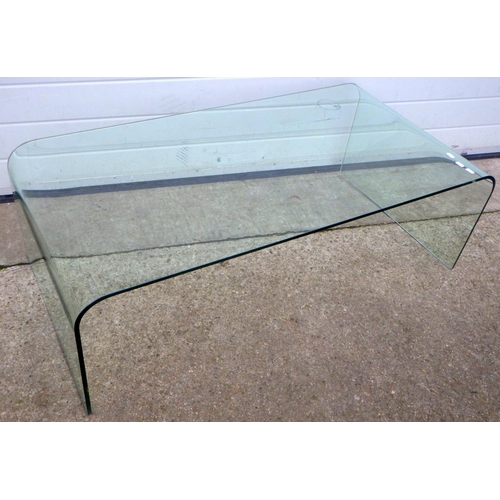 871 - A glass coffee table, 121cm long