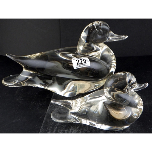 229 - A large lead crystal duck together with a smaller duck, a pair of dolphins and a pair of fish (6)