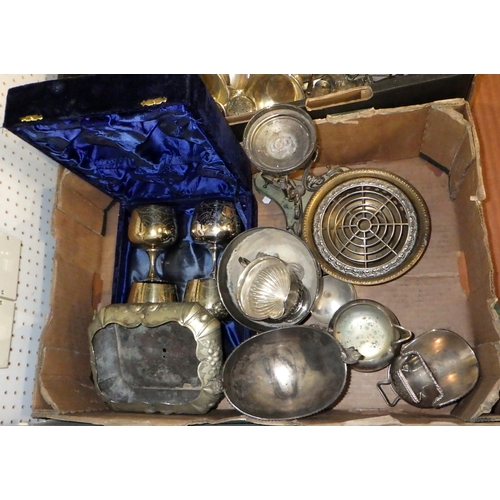 268 - A qty of misc silver plated ware to inc trays, serving dishes etc (2)