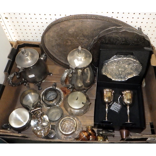 287 - A qty of silver plate to inc tea ware, trays etc