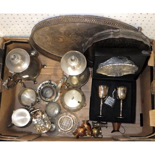 287 - A qty of silver plate to inc tea ware, trays etc