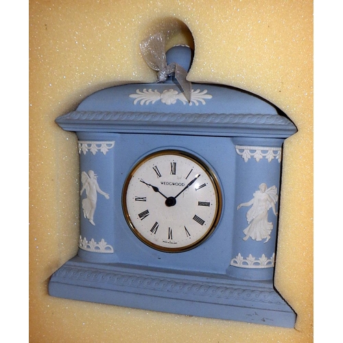 256 - A Boxed Wedgwood Jasper ware clock together with 5 pieces of Wedgwood Jasper ware (6)