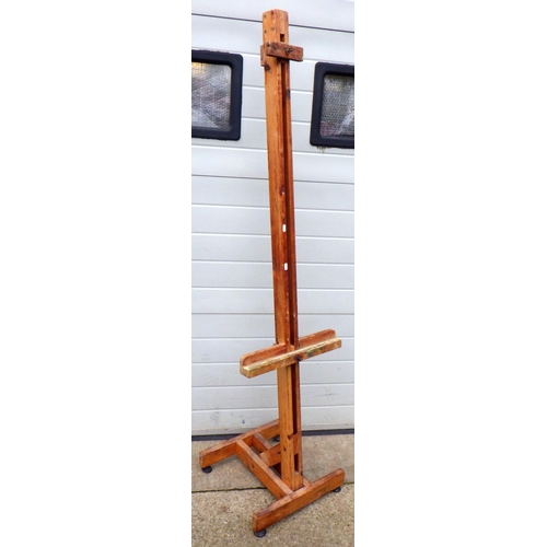 631 - An easel