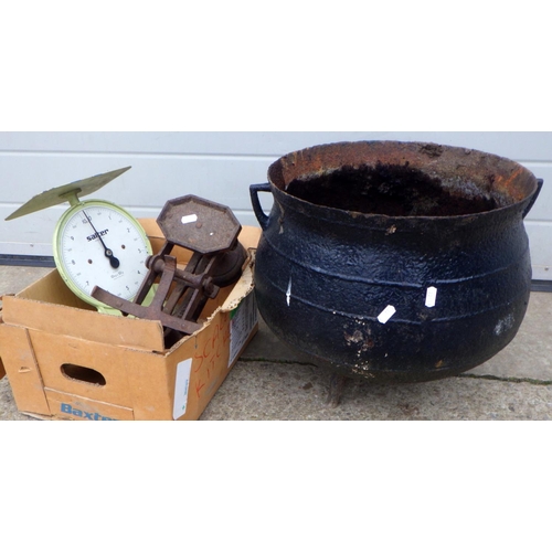 656 - A metal cauldron and two sets of scales (3)