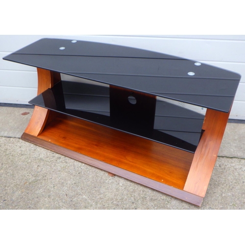 657 - A television stand, 111cm wide