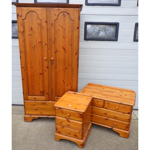 659 - A modern pine wardrobe, chest of drawers and bedside chest (3)