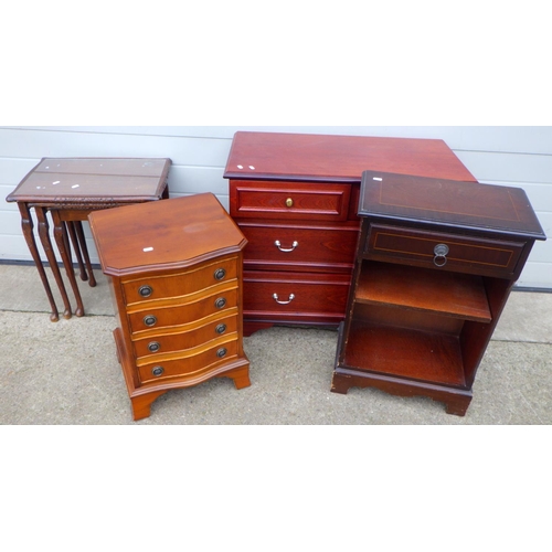 661 - A small reproduction chest of drawers, nest of tables, another chest of drawers and a low bookcase (... 