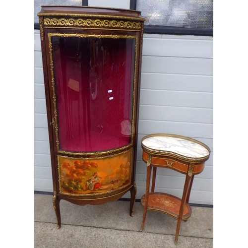 672 - A reproduction French style corner cabinet together with a marble topped kidney shaped occasional ta... 