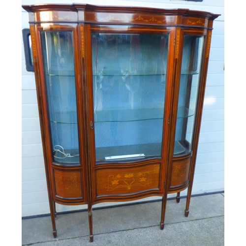 680 - An Edwardian mahogany & inlaid display cabinet with serpentine glass door, 138cm wide, 183cm tall