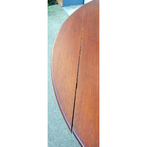 702 - A mahogany tripod table (a/f) 93cm across