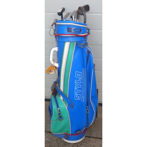 709 - A golf bag & clubs