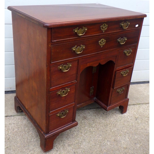 716 - A Geo III style mahogany kneehole desk with fitted top drawer, 81cm wide