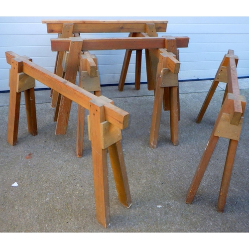 740 - Six wooden tressles, 117cm wide, 82cm tall