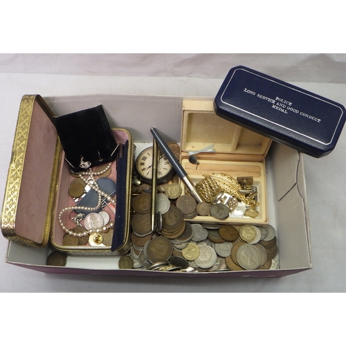 302 - A collectors' lot including coins and costume jewellery.