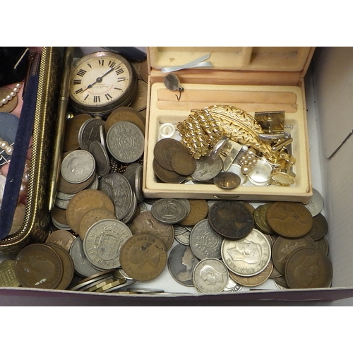 302 - A collectors' lot including coins and costume jewellery.