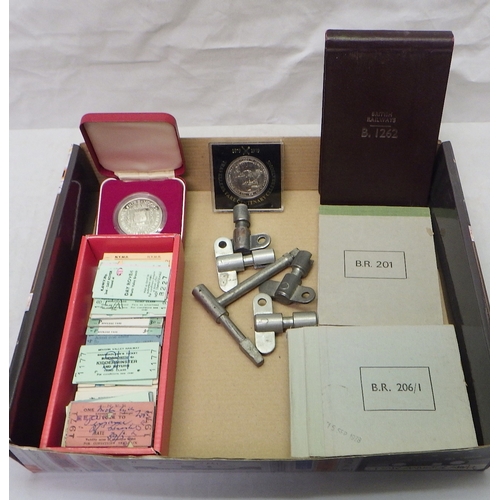 311 - Railways interest: carriage keys, journey tickets incl LNER British Rail and Severn Valley Railway, ... 