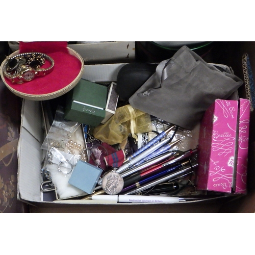 316 - A miscellaneous lot comprising costume jewellery, coins, pens, postcards etc