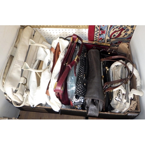 68 - A large qty of misc vintage handbags (2)