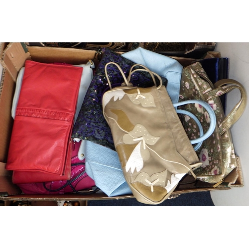 72 - A qty of misc vintage handbags, purses etc (2)