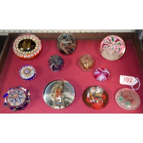 102 - A qty of misc paperweights b/ to inc Strathearn, Millefiori etc