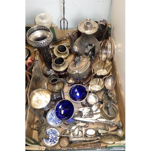129 - A qty of misc silver plate to inc tea pots, trays etc (2)