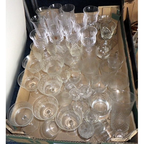 130 - A large qty of misc glass ware af (4)