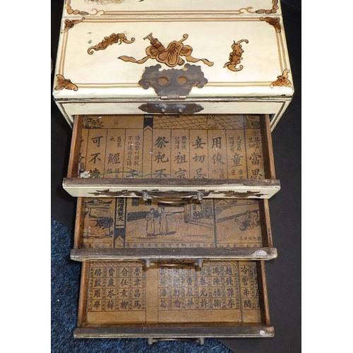 141 - A modern Chinese jewellery box