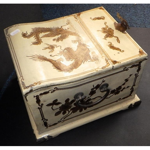 141 - A modern Chinese jewellery box