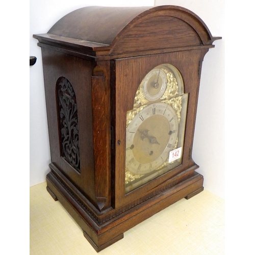 142 - An Edwardian oak case Westminster chime bracket clock